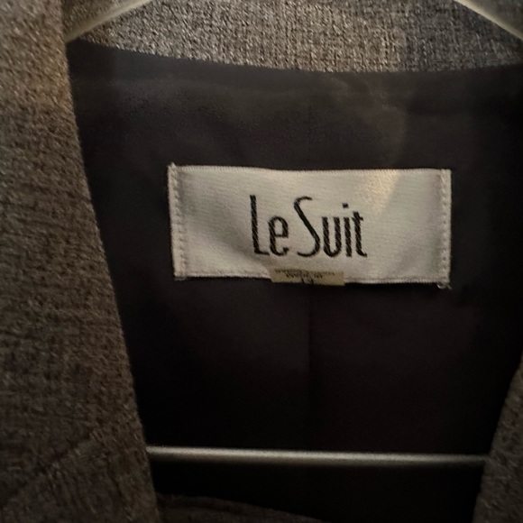 Le suit women’s suit set - Picture 2 of 3